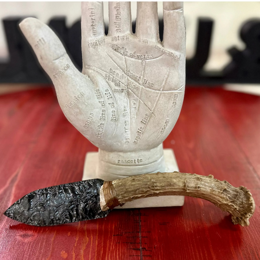 Close Up - Front View
Decorative Item only, a hand Obsidian, knapped, blade with a White-tailed-deer antler handle.