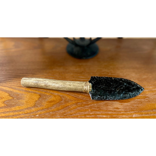 Front View
Obsidian knife laying on a wood surface.