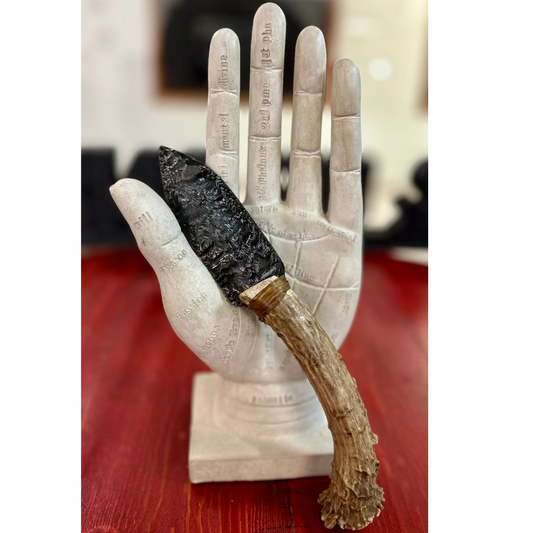Close Up - Front View
Decorative Item only, a hand Obsidian, knapped, blade with a White-tailed-deer antler handle.